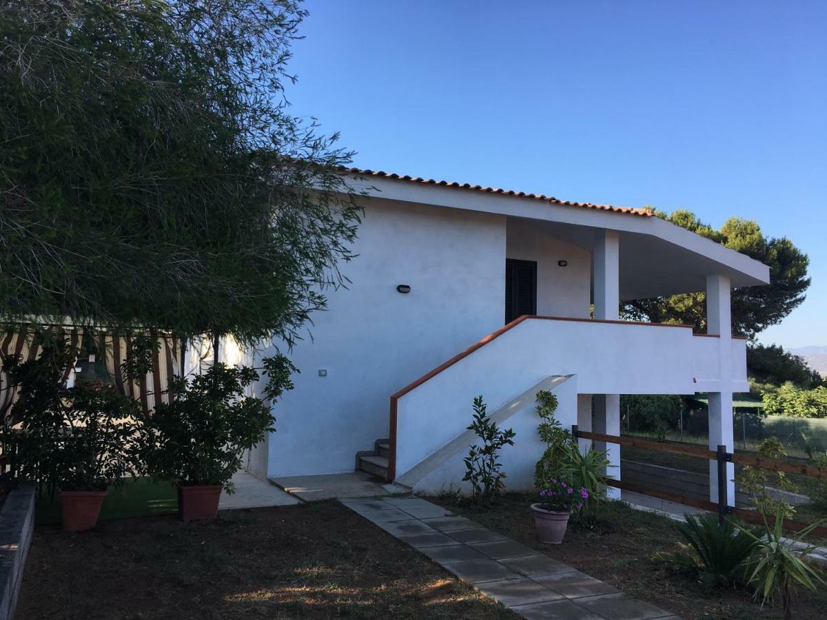 Casa Vacanze Porto Pino Apartment Exterior photo